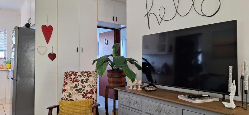 2 Bedroom Property for Sale in Sandbaai Western Cape